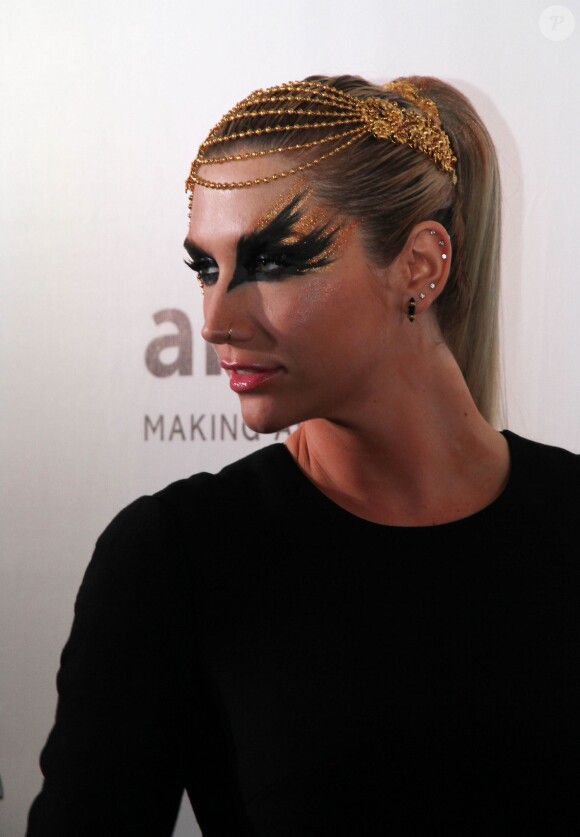 Kesha lors du gala de charité de l'amfAR à Mumbai en Inde, le 17 novembre 2013.