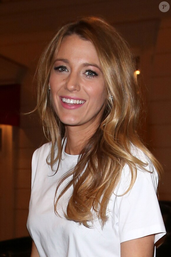 Exclusif - Blake Lively, nouvelle égérie de L'Oréal Paris, se rend au restaurant de l'hôtel Balzac à Paris, le 29 octobre 2013.