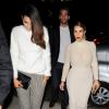 Kendall Jenner et Kim Kardashian se rendent au Queen Sofia Spanish Institute pour le vernissage de la nouvelle expo photo de Mario Testino. New York, le 18 novembre 2013.