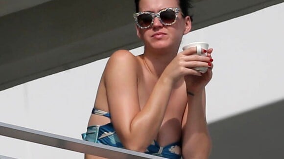 Katy Perry : Esseulée en bikini pour des vacances en paix