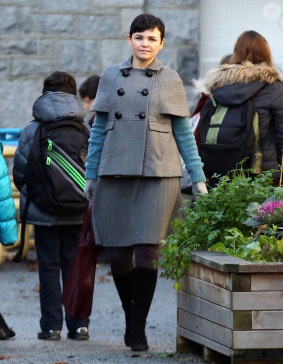 Exclusif - Ginnifer Goodwin, enceinte sur le tournage de "Once Upon a Time" à Vancouver le 13 novembre 2013
