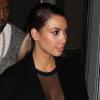 Kim Kardashian et Kanye West sortent de leur appartement le 19 octobre à New York. Kim dévoile sa silouhette impeccable dans une tenue transparente