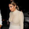 Kim Kardashian dans une tenue crème transparente le 18 novembre à New York