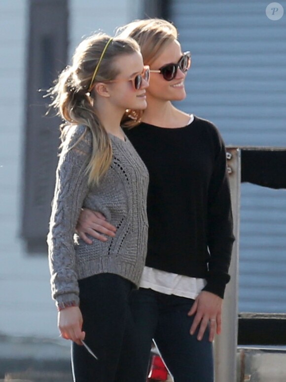 Exclusif - Reese Witherspoon profite d'un pique-nique avec sa fille Ava Phillippe à San Francisco, le 9 novembre 2013.
