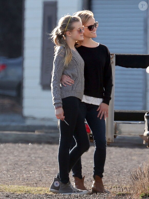 Exclusif - Reese Witherspoon profite d'un pique-nique avec sa fille Ava Phillippe à San Francisco, le 9 novembre 2013.