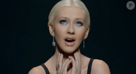 La jolie Christina Aguilera dans le clip de Say Something, en duo avec le groupe A Great Big World.