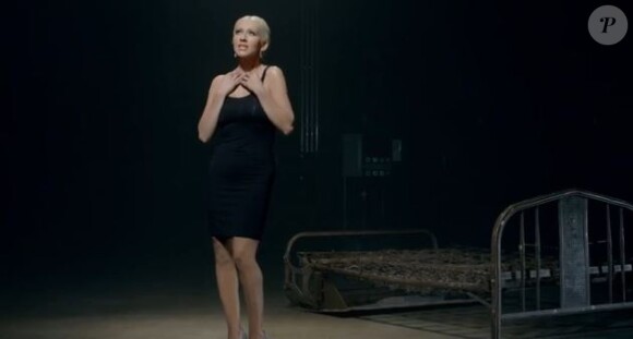 La chanteuse Christina Aguilera dans le clip de Say Something, en duo avec le groupe A Great Big World.