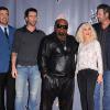 Christina Aguilera, Adam Levine, Cee Loo Green, Blake Shelton, Carson Daly prennent la pose lors de la présentation de la 5e saison de The Voice à Universal City, le 7 Novembre 2013.