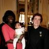 Thierry Frémont, sa fille Inès et sa femme Gina. A Paris le 17 avril 2013.  L'acteur a été décoré de la médaille d'Officier de l'Ordre des Arts et des Lettres.