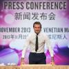 David Beckham, honoré par le Venetian Macao Resort Hotel, y dépose l'empreinte de ses mains. La petite cérémonie a été suivie d'une conférence de presse. Macao, le 22 novembre 2013.