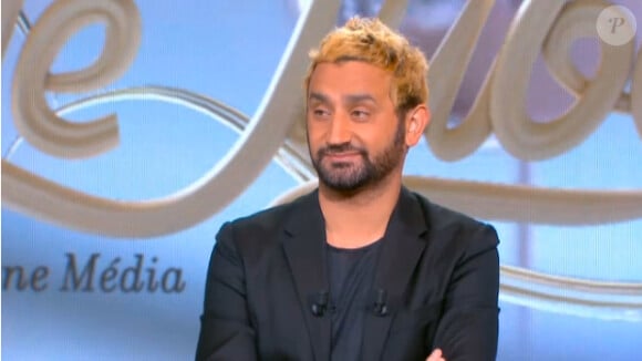 Cyril Hanouna, sur le plateau de l'émission Le Tube sur Canal+, le samedi 23 novembre 2013.