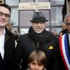 Pascal Obispo inaugure une salle de spectacle à son nom dans la ville de La Lande-de-Fronsac, en Aquitaine, le 24 novembre 2013.
