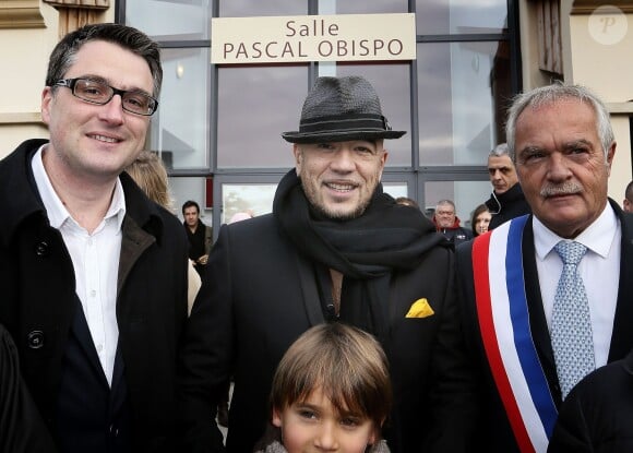 Pascal Obispo inaugure une salle de spectacle à son nom dans la ville de La Lande-de-Fronsac, en Aquitaine, le 24 novembre 2013.