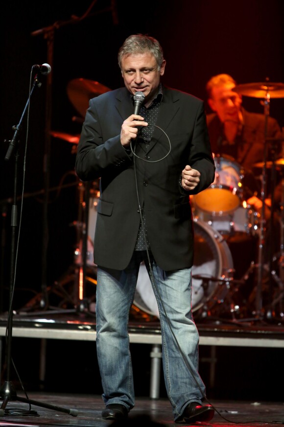 David Martin lors du concert de 'La Télé Qui Chante' à Bobino, Paris, le 25 novembre 2013. Les recettes de billeterie seront reversées a l'association "Les Toiles Enchantées" présidée par Alain Chabat