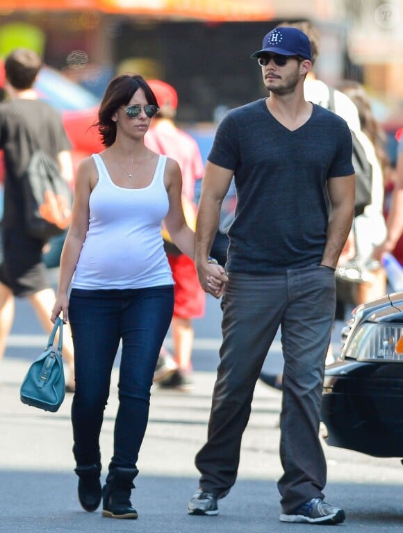 Jennifer Love Hewitt et son mari Brian Hallisay à New York, le 23 août 2013.