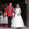Le prince William et Kate Middleton, coiffée par James Pryce du salon Richard Ward, lors de leur mariage le 29 avril 2011 à Londres.