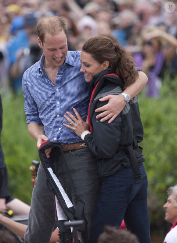 Le prince William et Kate Middleton sur l'île prince Edward le 4 juillet 2011 dans le cadre de leur tournée en Amérique du Nord après leur mariage. La duchesse de Cambridge comptait dans son équipe son coiffeur James Pryce, qui n'est pas resté longtemps à son service.