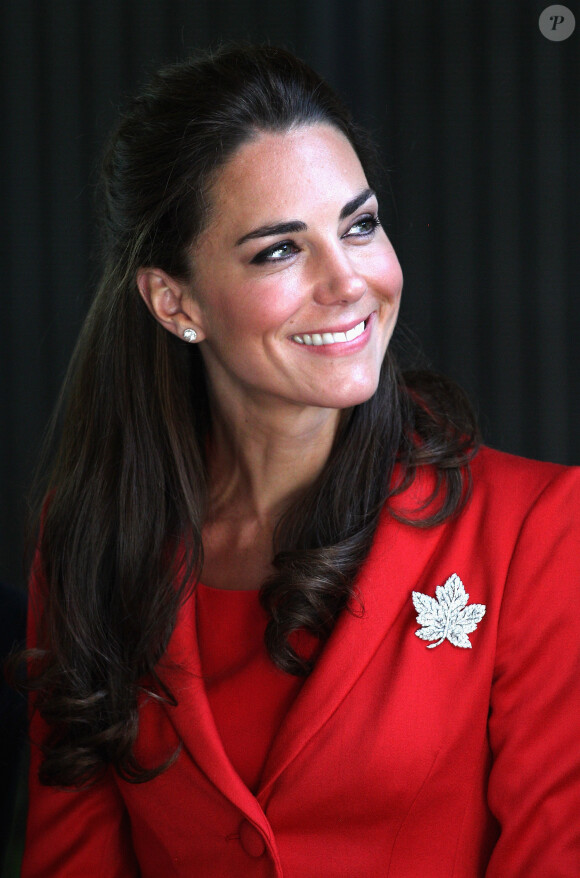 Kate Middleton à Calgary le 7 juillet 2011 dans le cadre de sa tournée en Amérique du Nord après son mariage. La duchesse de Cambridge comptait dans son équipe son coiffeur James Pryce, qui n'est pas resté longtemps à son service.