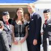 Le prince William et Kate Middleton à l'aéroport de Los Angeles le 10 juillet 2011 dans le cadre de leur tournée en Amérique du Nord après leur mariage. La duchesse de Cambridge comptait dans son équipe son coiffeur James Pryce, qui n'est pas resté longtemps à son service.