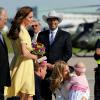 Le prince William et Kate Middleton à l'aéroport de Calgary le 7 juillet 2011 dans le cadre de leur tournée en Amérique du Nord après leur mariage. La duchesse de Cambridge comptait dans son équipe son coiffeur James Pryce, qui n'est pas resté longtemps à son service.