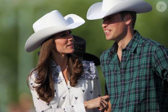 Kate Middleton et le prince William à Calgary le 7 juillet 2011 dans le cadre de sa tournée en Amérique du Nord après son mariage. La duchesse de Cambridge comptait dans son équipe son coiffeur James Pryce, qui n'est pas resté longtemps à son service.