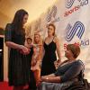 Kate Middleton rencontre Tanni Grey-Thompson au gala de charité annuel SportsBall à Londres, le 28 novembre 2013.