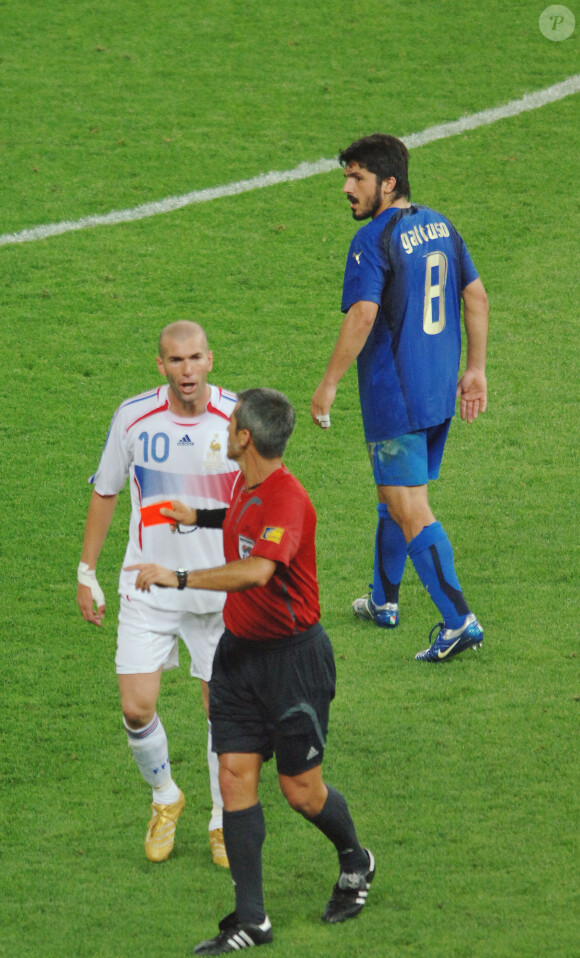 Zidane expulsé par Horacio Elizondo le 9 juillet 2006 lors de la finale de la Coupe du Monde 2006 à Berlin