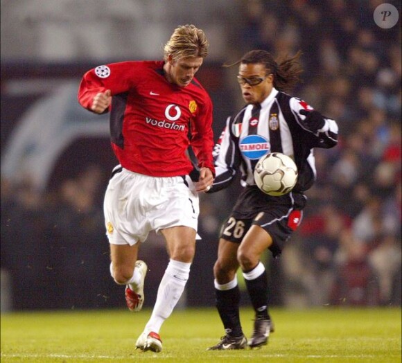David Beckham sous le maillot de Manchester United face à Edgar Davids et la Juventus Turin en 2004.