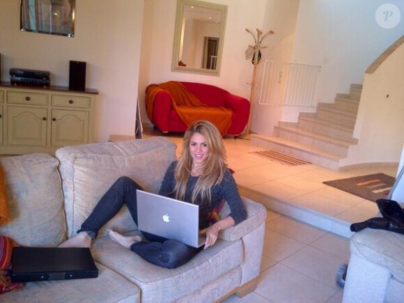Shakira à Perpignan le 23 novembre 2013 en train d'écrire les dernières paroles de son prochain album