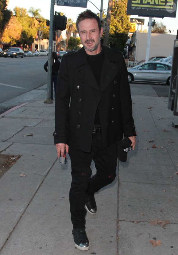 Exclusif - David Arquette, sa petite amie Christina McLarty enceinte et sa fille Coco se rendent au théâtre Whitefire à Sherman Oaks, le 24 novembre 2013.
