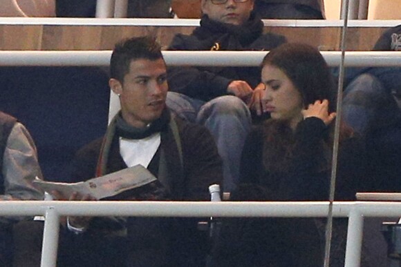 Cristiano Ronaldo et sa sublime compagne Irina Shayk assistent au match Real Madrid - Real Valladolid à Madrid, le 30 novembre 2013.