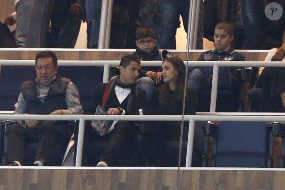 Cristiano Ronaldo et sa compagne Irina Shayk assistent au match Real Madrid - Real Valladolid à Madrid, le 30 novembre 2013.