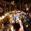 Ambiance au mémorial improvisé en hommage à Paul Walker sur les lieux du crash à Valencia, le 1er décembre 2013.