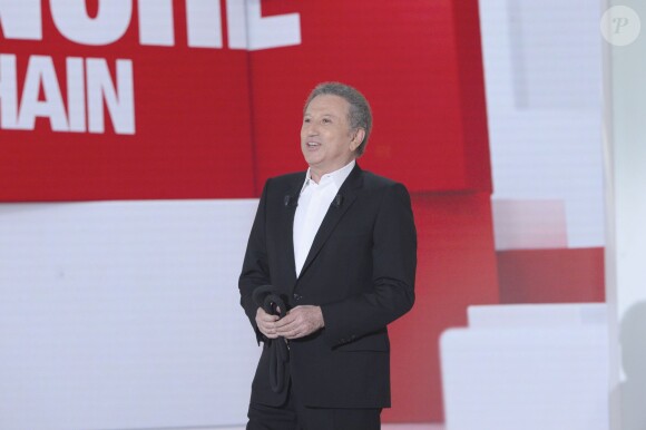 Michel Drucker à l'enregistrement de l'émission Vivement Dimanche à Paris le 4 décembre 2013. L'émission sera diffusée le 8 décembre.