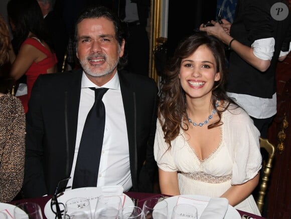 Christophe Barratier et Lucie Lucas lors du 16e Bal de Paris à l'hôtel Le Marois. Paris, le 7 décembre 2013.