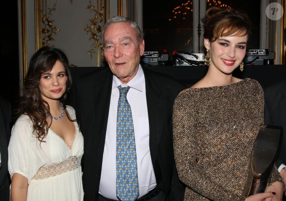 Lucie Lucas, Yves Boisset et Louise Bourgoin lors du 16e Bal de Paris à l'hôtel Le Marois. Paris, le 7 décembre 2013.