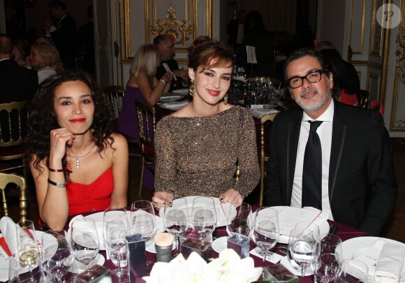 Aïda Touihri, Louise Bourgoin et Christophe Barratier lors du 16e Bal de Paris à l'hôtel Le Marois. Paris, le 7 décembre 2013.