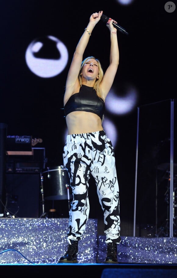 Ellie Goulding sur la scène du Jingle Bell Ball 2013 à Londres, le 7 décembre 2013.