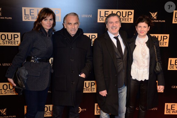Alain Terzian avec sa femme Brune de Margerie, Daniel Auteuil au bras de sa femme Aude à la première mondiale du film Le Loup de Wall Street à Paris le 9 décembre 2013.