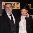 Daniel Auteuil et sa femme Aude Ambroggi à la première mondiale du film Le Loup de Wall Street à Paris le 9 décembre 2013.