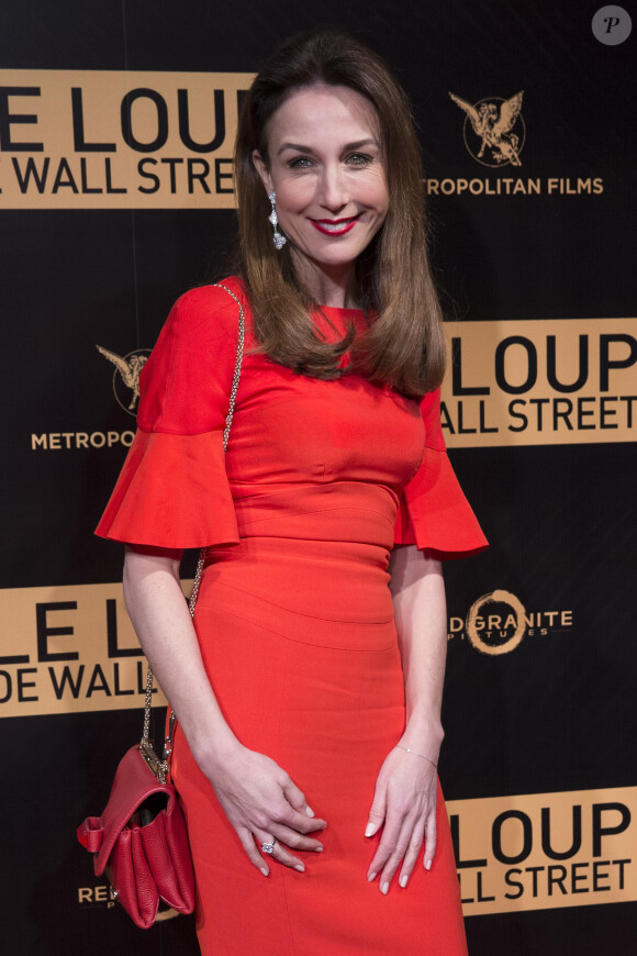 Elsa Zylberstein à la première mondiale du film Le Loup de Wall Street à Paris le 9 décembre 2013.