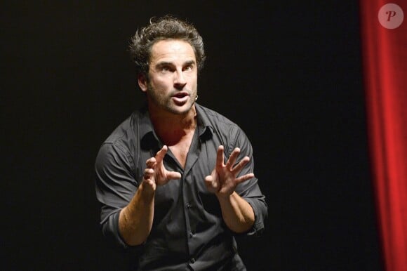 Florent Peyre présente son one-man show à La Cigale à Paris le 4 juillet 2013.
