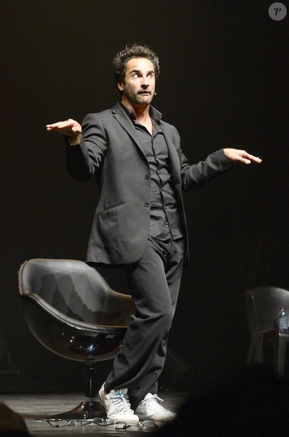 Florent Peyre présente son one-man show à La Cigale à Paris le 4 juillet 2013.