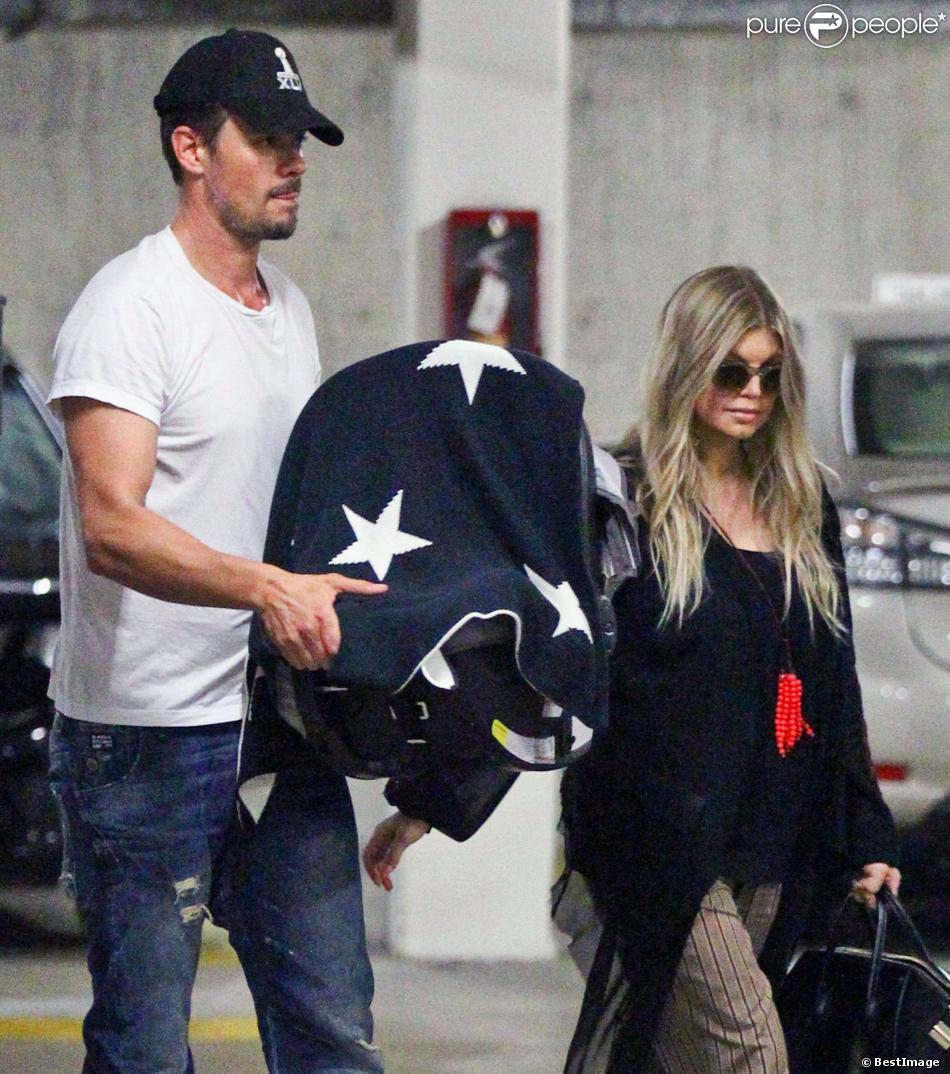 Fergie et son mari Josh Duhamel emmènent leur fils Axl à l&#039;hôpital à Santa Monica, le 3 octobre 2013.