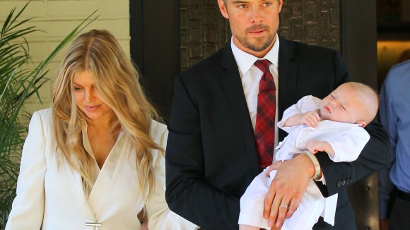 Fergie et Josh Duhamel s'affichent enfin avec Axl pour le baptême de bébé