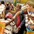 La reine Maxima des Pays-Bas visitant l'union coopérative de Hawassa lors de son voyage en Ethiopie avec des representants des Nations-unies le 10 décembre 2013