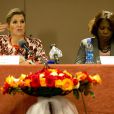La reine Maxima des Pays-Bas et Ertharin Cousin (Directrice executive du Programme Alimentaire Mondial) en conférence à Addis Abeba en Ethiopie le 10 décembre 2013