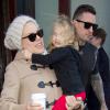 Pink, son mari Carey Hart et leur petite Willow quittant New-York le 13 decembre 2013.