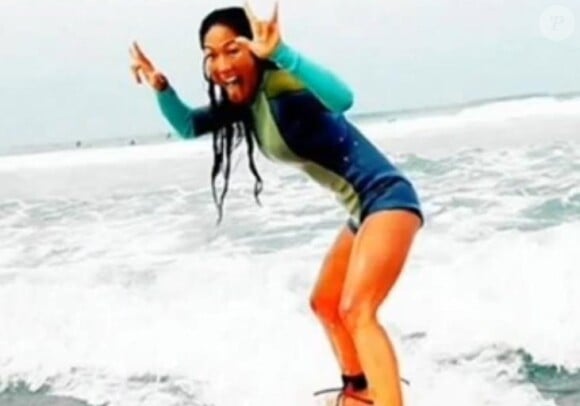 Adepte de surf, Julie Chang, animatrice pétillante de Fox News, a été diagnostiquée d'une tumeur au cerveau.