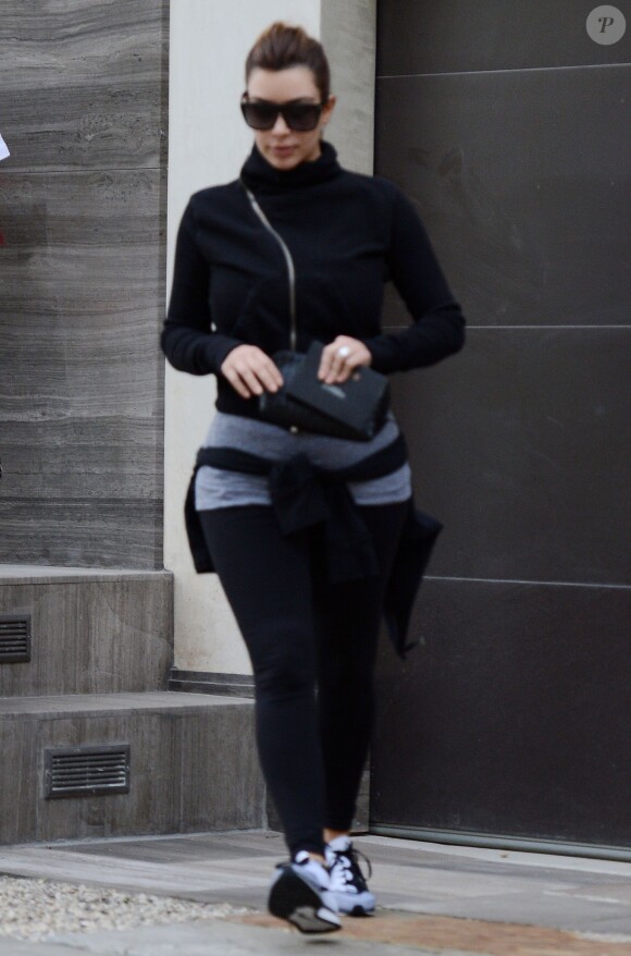 Kim Kardashian quitte l'institut de beauté Anastasia Beverly Hills. Beverly Hills, le 15 décembre 2013.